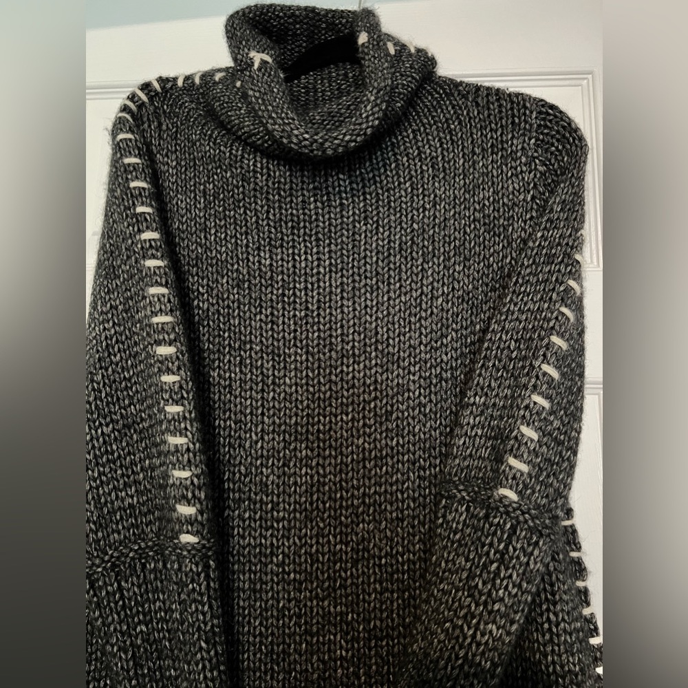 Whipstitched women sweater, gray size large. Overland brand.